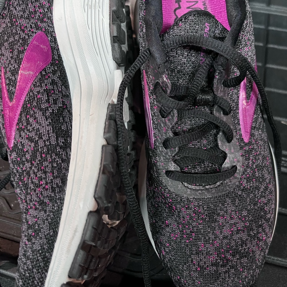 Like new Brooks running shoes